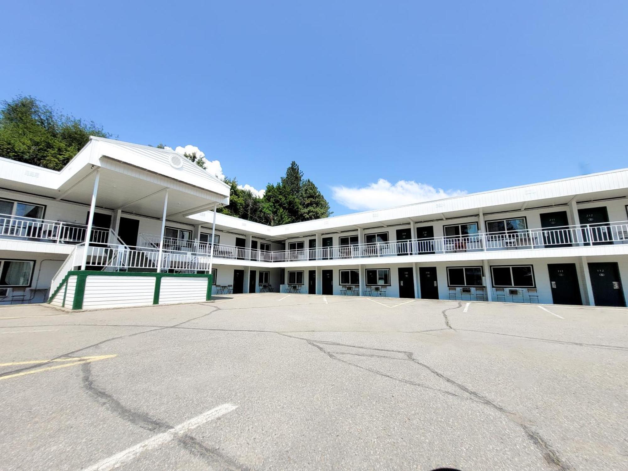 The Villager Inn Princeton Motel Екстер'єр фото